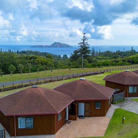 Ocean Breeze Cottages Burnt Pine Bagian luar foto