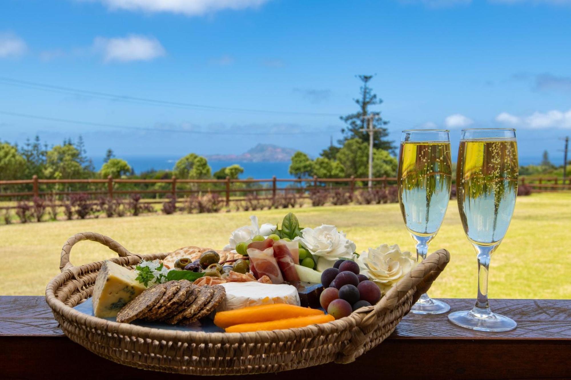 Ocean Breeze Cottages Burnt Pine Bagian luar foto