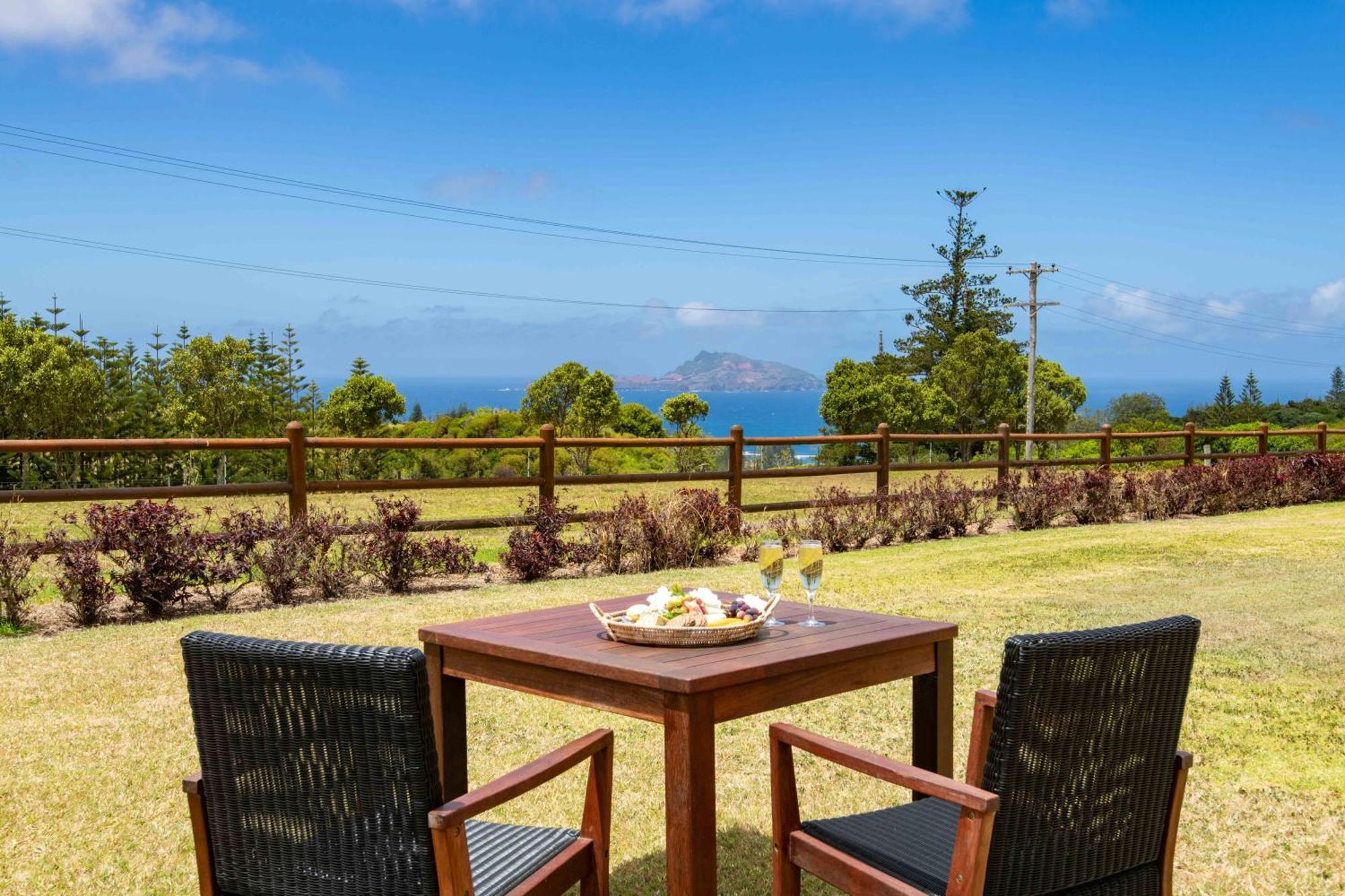 Ocean Breeze Cottages Burnt Pine Bagian luar foto