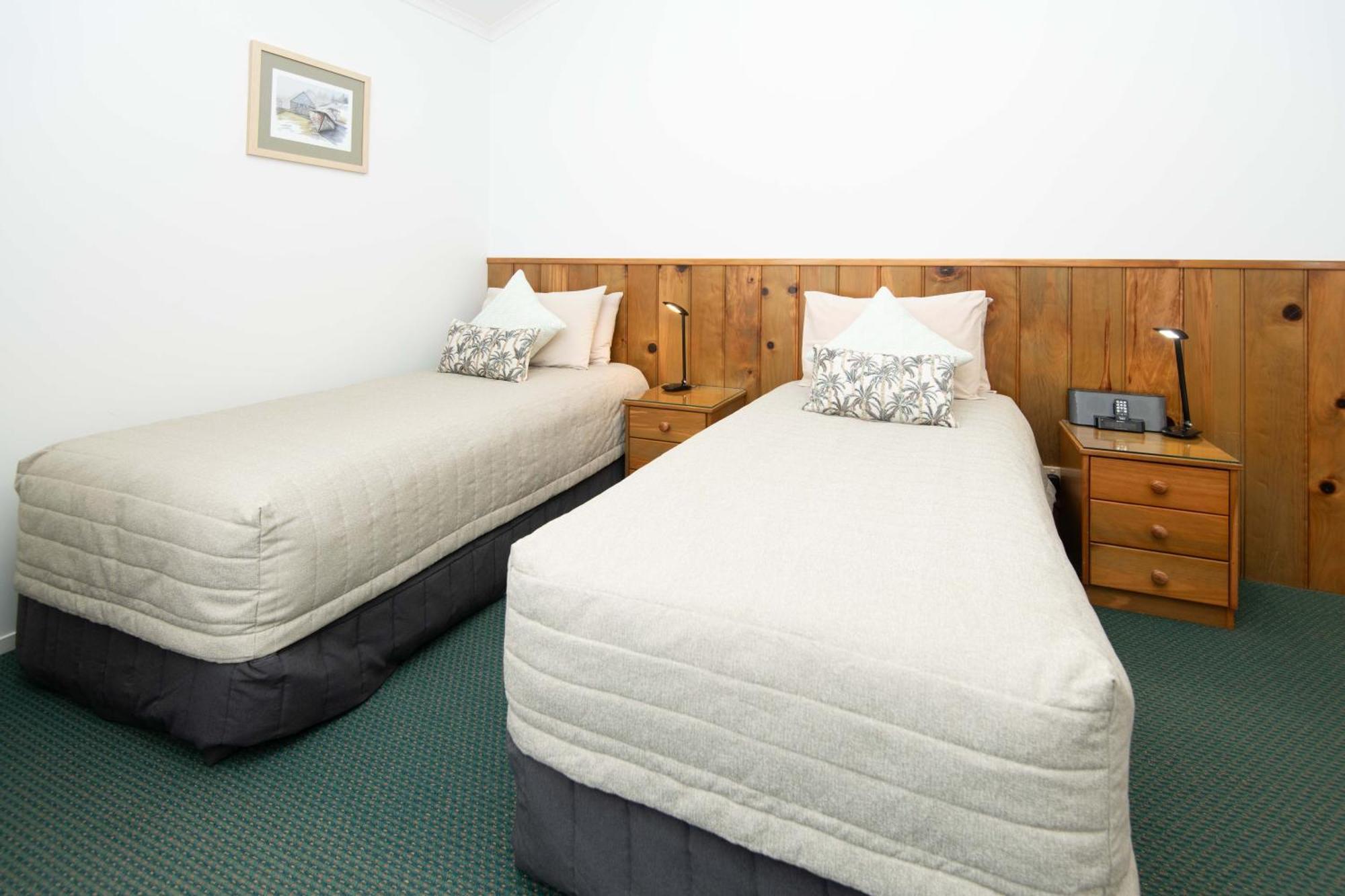 Ocean Breeze Cottages Burnt Pine Bagian luar foto