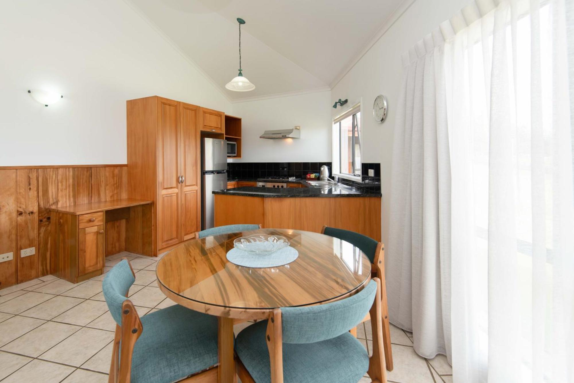 Ocean Breeze Cottages Burnt Pine Bagian luar foto