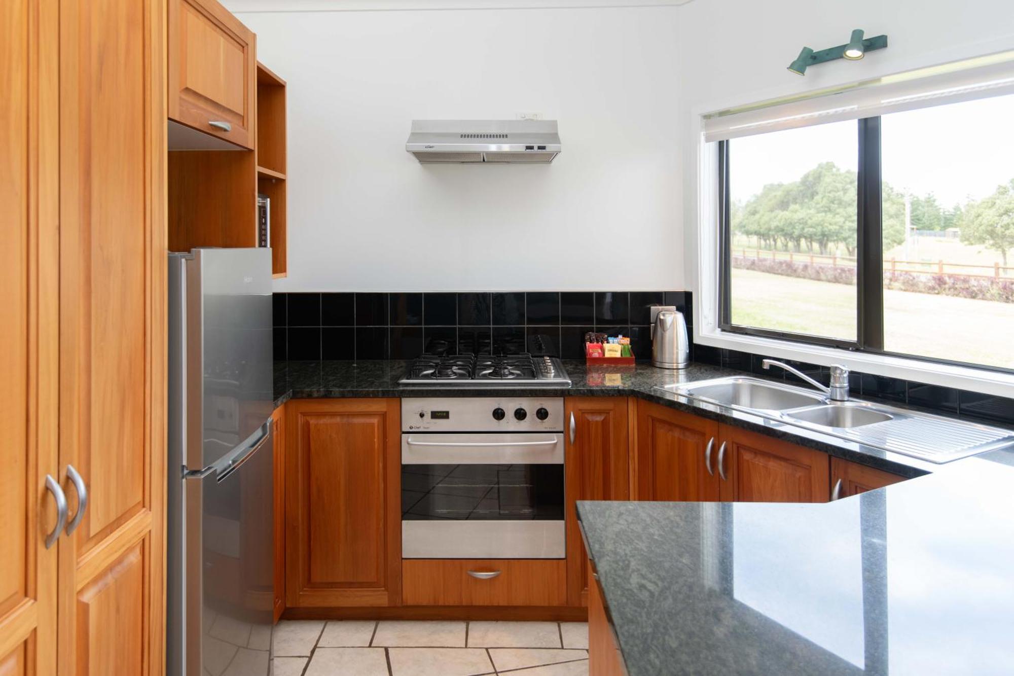 Ocean Breeze Cottages Burnt Pine Bagian luar foto