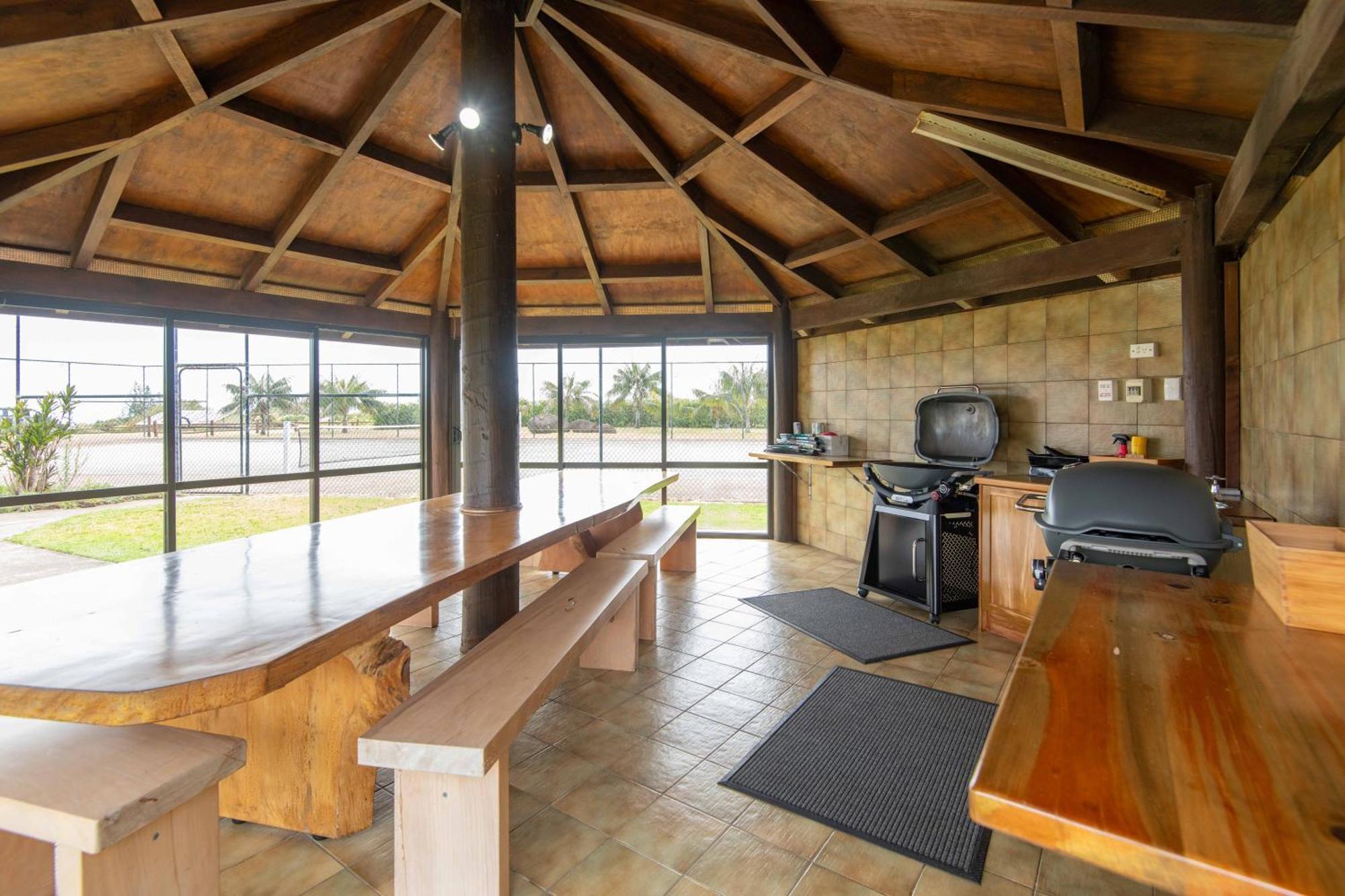 Ocean Breeze Cottages Burnt Pine Bagian luar foto