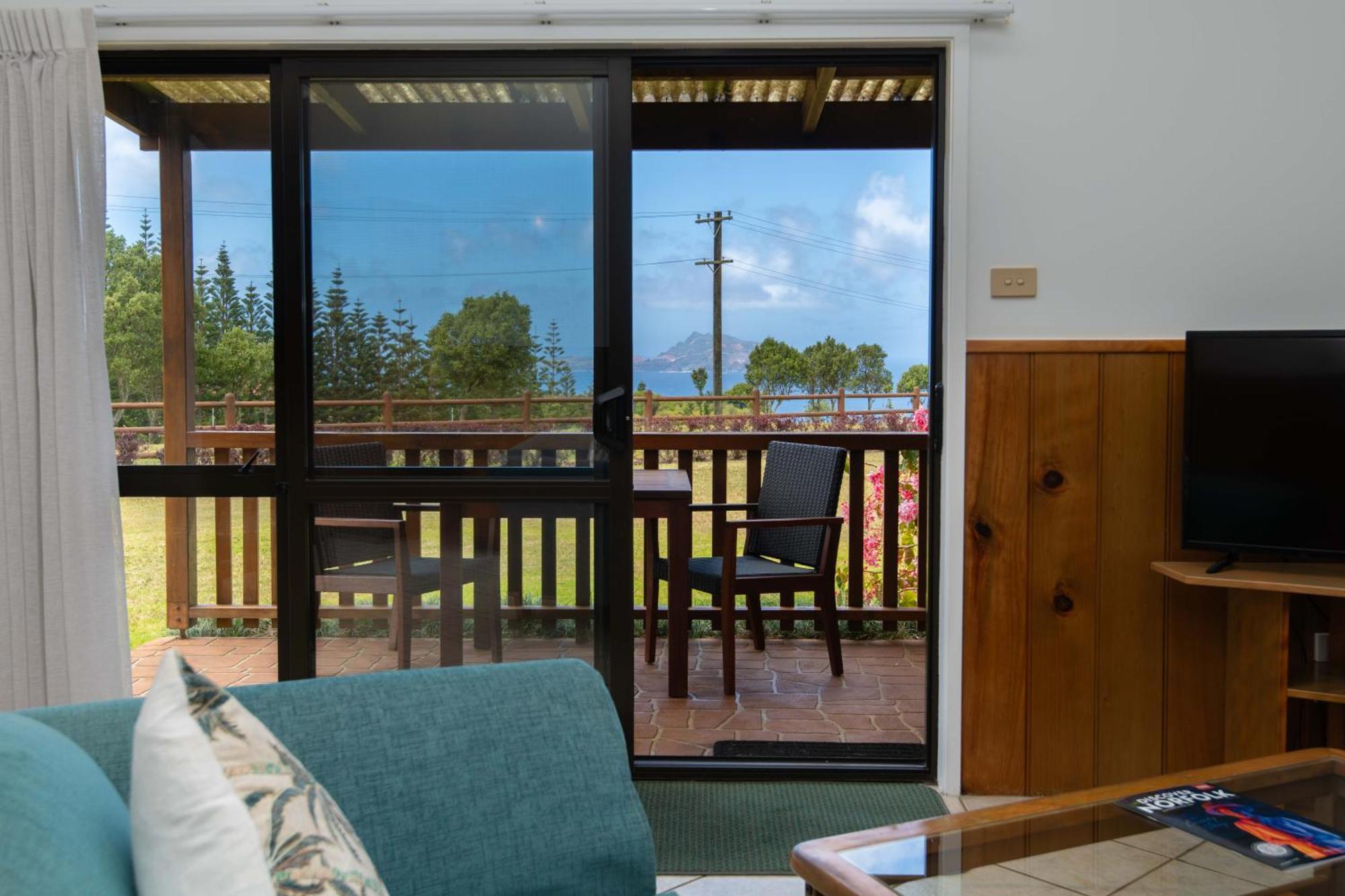 Ocean Breeze Cottages Burnt Pine Bagian luar foto
